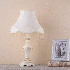 TUDA Beige Retro Resin Princess Table Lamp